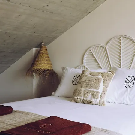 Villaverde Village サンティリャーナ・デル・マル